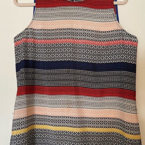 Top designed  by Vince Camuto. Soft silk like easy care fabric. Wear it,love it! - Picture 11 of 11